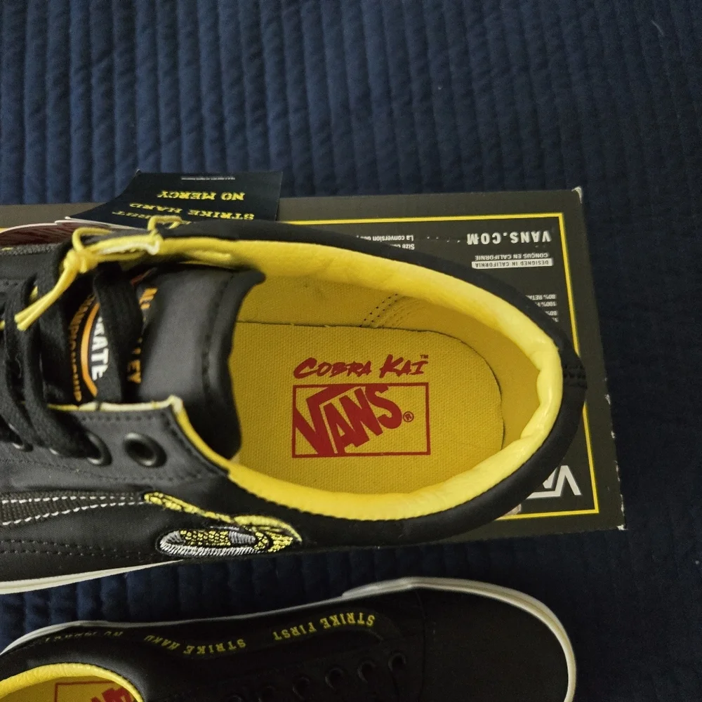 Vans Old Skool Cobra Kai Strike First Men Yellow Black White Rare 122025 - Picture 3 of 10